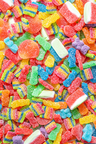 Sour gummy candy