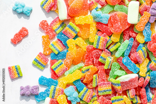 Sour gummy candy