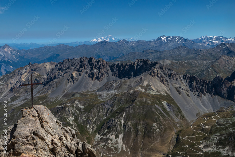 Vue depuis le Grand Galibier en été ,Mont Blanc et Vanoise  , Massif des Cerces , Hautes-Alpes , France