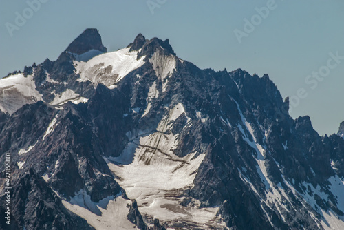 Zoom sur le massif des Ecrins    Montagne des Agneaux   Paysage de l  Oisans en   t     Hautes-Alpes   France 