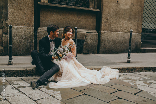 Wdding couple in the heart of Milan, Italy photo