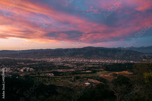 Fototapete Colorful sunset over Los Angeles, North Hollywood, Burbank from Griffith Park, L