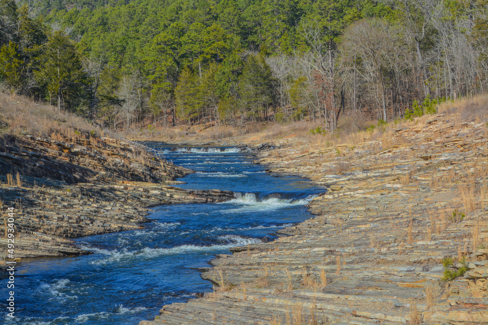 Fototapeta premium Mountain Fork River winding through Beavers Bend State Park in Broken Bow, Oklahoma 