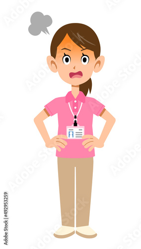 半袖のポロシャツ姿でネームタグを身に着けた女性スタッフの怒りの表情
