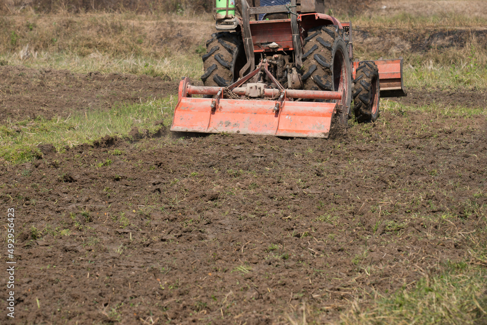 Obraz premium Tractor working in farmland. Agriculture industry for living in the country. 
