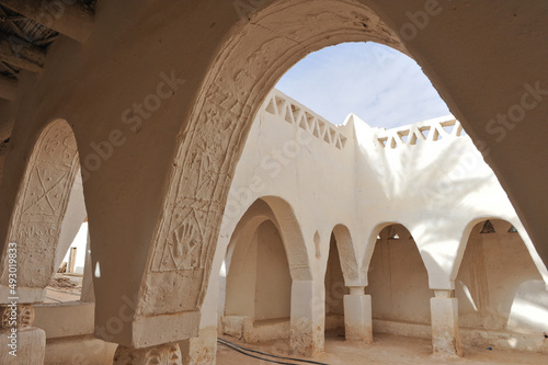 Città di Ghadames nel deserto della libia photo