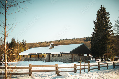 Fototapeta Naklejka Na Ścianę i Meble -  beach hut in winter