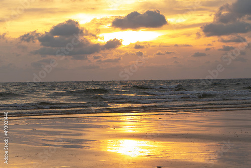 Photos Yellow sunset at the beach