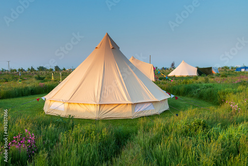 Foto Bell Tent in the Morning Sunlight