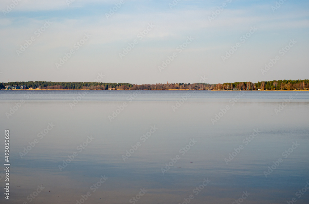 horizon of a lake