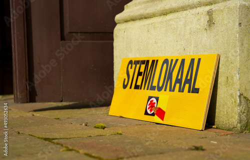 sign showing the way to the polling station for the elections in the Netherlands photo