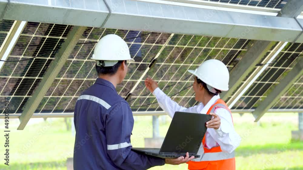 Engineers take investors on a tour of solar power plants. solar panels are an alternative electricity source to be sustainable resources in the future. The clean energy concept saves the world. Engineers take investors on a tour of solar power plants. solar panels are an alternative electricity source to be sustainable resources in the future. The clean energy concept saves the world.