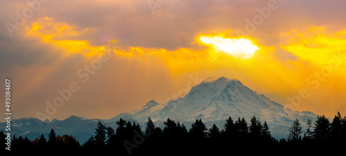 Sunset light on Mount Rainier, Washington,USA.