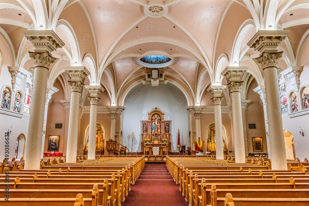 Fototapeta premium Basilica Statues Saint Mary Basilica Phoenix Arizona