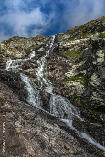 Torrent issu du lc du Vallon , Paysage du parc National des Ecrins en été , Isère Alpes France