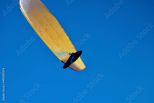 yellow and blue freedom parashute in the sky 