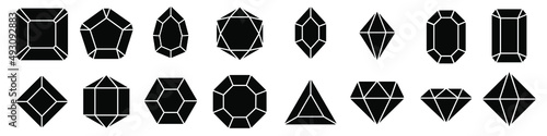 Gem icon vector set. Geometric gems diamonds illustration sign collection. sapphire precious jewels symbol.