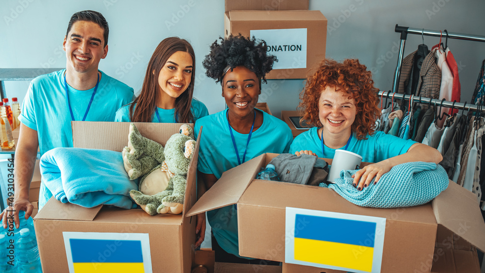 Volunteers collecting donations for the needs of Ukrainian migrants