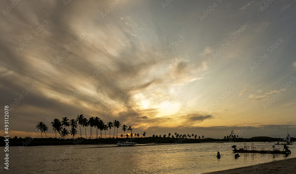 Fototapeta premium Por de sol em praia do estado do Rio Grande do Norte, nordeste brasileiro