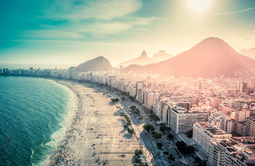Ingelijste posters Meloenkleur Luchtfoto Copacabana strand in Brazilië  © marchello74
