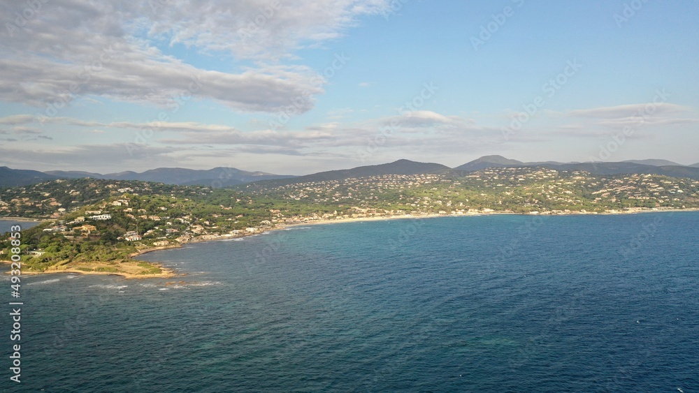 survol de la côte d'Azur dans le Var entre Sainte-Maxime et Fréjus	