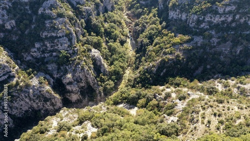 survol de l'arrière pays de Montpellier en Occitanie dans le sud de la France et piémont des Cévennes