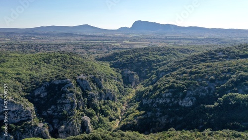 survol de l'arrière pays de Montpellier en Occitanie dans le sud de la France et piémont des Cévennes photo