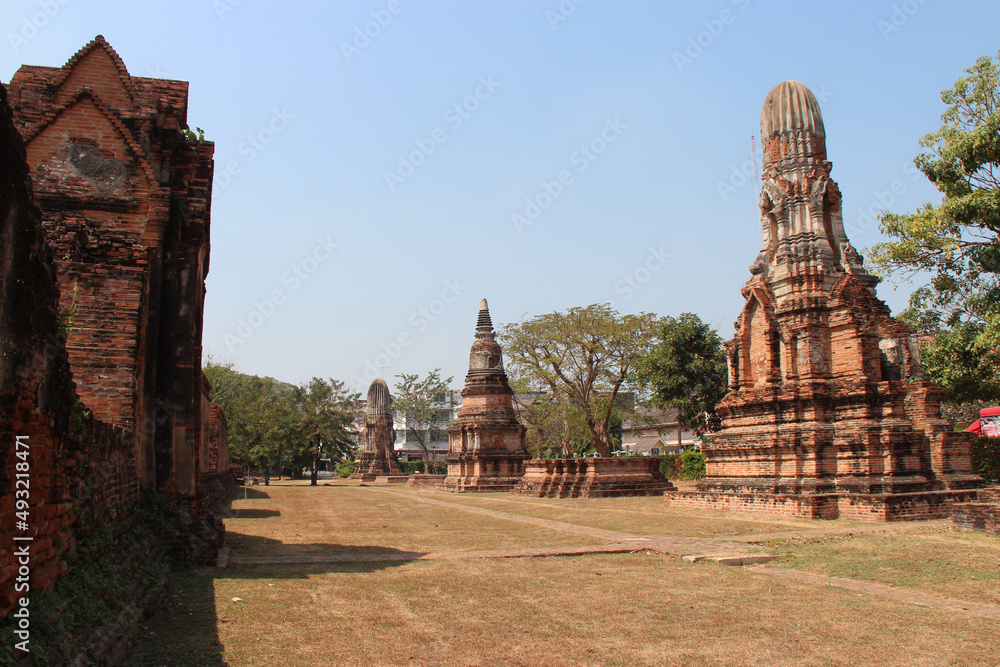 ruined buddhist temple (Wat Phra Si Rattana Mahathat) - Lopburi - Thailand ruined buddhist temple (Wat Phra Si Rattana Mahathat) - Lopburi - Thailand