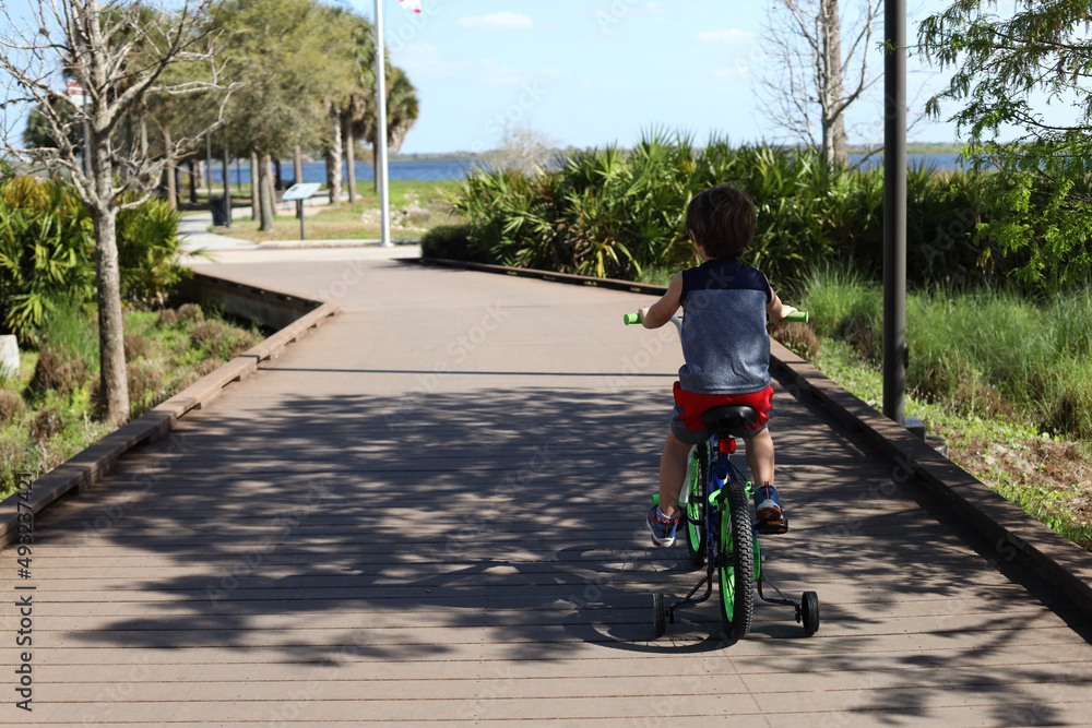 Foto Stock Kissimmee Lakefront Park Grassy waterfront park with walking