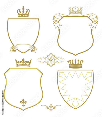 Wappen mit Schilder und Kronen isoliert auf weißem Hintergrund. Illustration