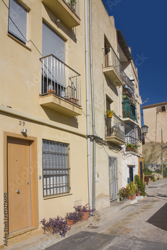 Fototapeta Naklejka Na Ścianę i Meble -  Typical house in Old Town in Alicante, Spain