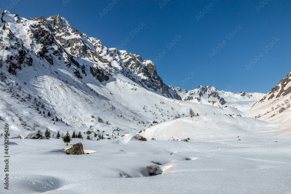 Paysage du Massif de Belledonne en hiver , vallon du Merlet ,Savoie , Alpes , France