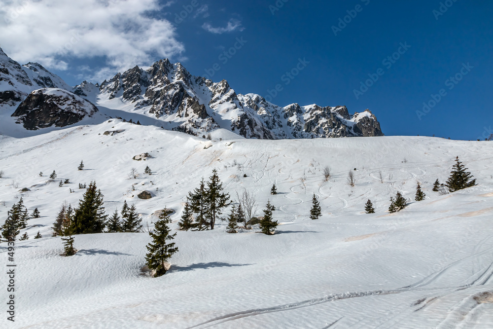 Paysage du Massif de Belledonne en hiver , Rochers de Vallorin , Savoie , Alpes , France