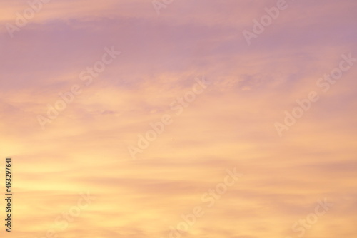 Fototapeta Naklejka Na Ścianę i Meble -  Saharastaub im Himmel mit dadurch entstehender Verfärbung der Atmosphäre