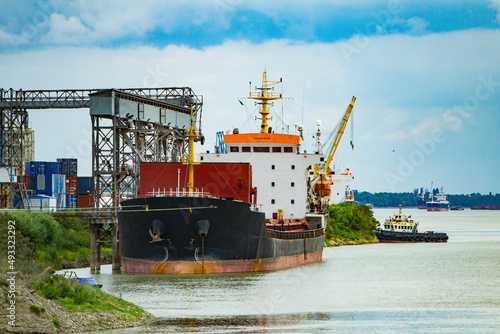 Foto Ship in Giurgiuleşti International Free Port
