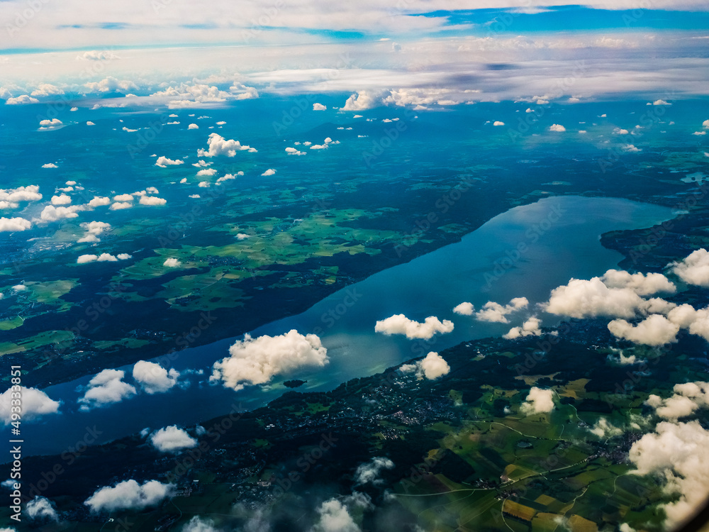 Nuages vus d'avion et
champs cultivés