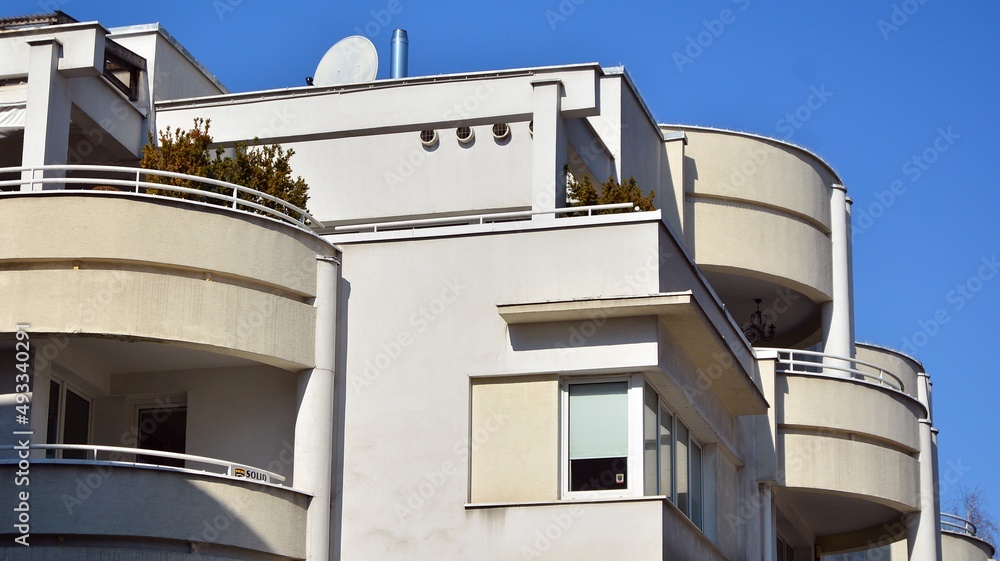 Fototapeta premium Modern european residential architecture on a sunny day. Exterior of new multi-story residential building. Concept of sale and rental of apartments for consumers .Modern windows and balconies.