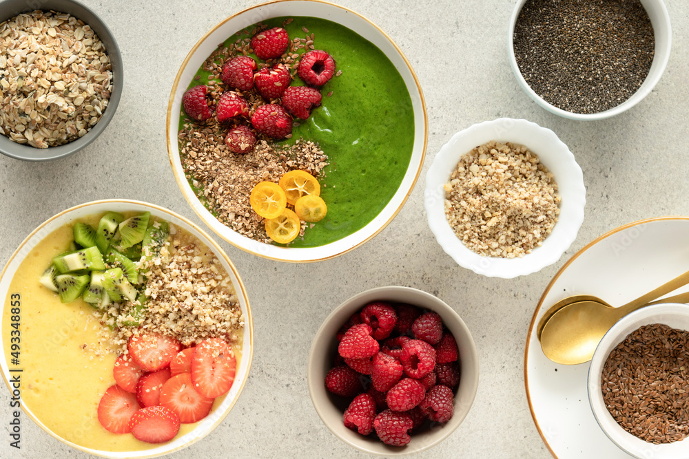 Pineapple and spinach detox breakfast smoothie bowls Pineapple and spinach detox breakfast smoothie bowls