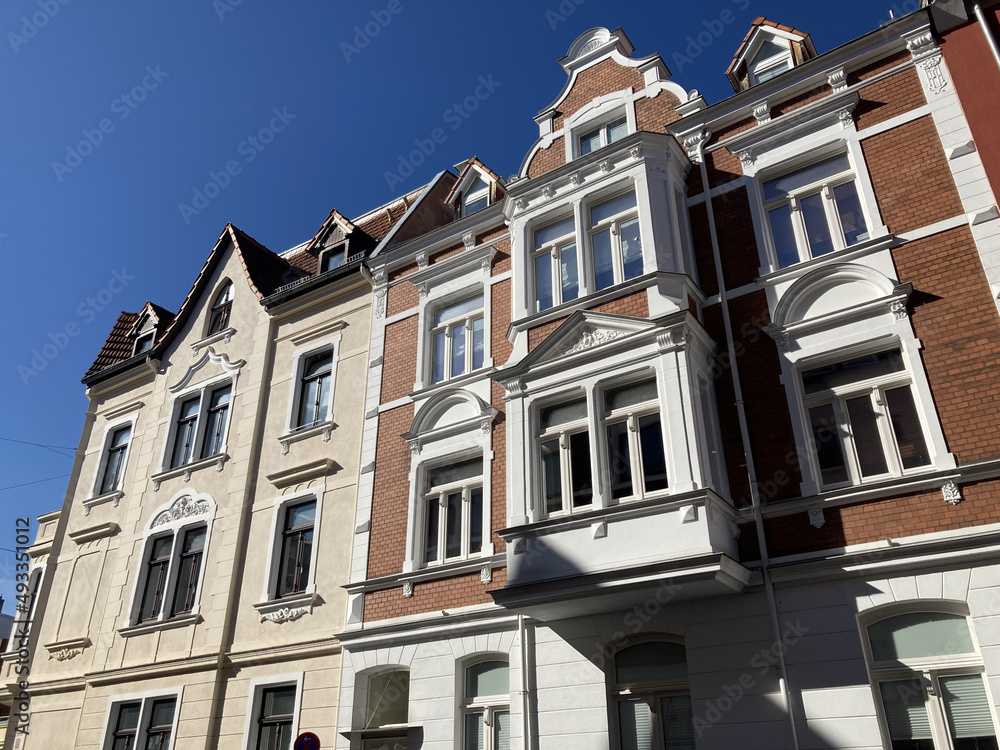 Obraz premium Bielefeld, NRW, Deutschland: Saniertes Altbauviertel der Jahrhundertwende bis 1920er Jahre
