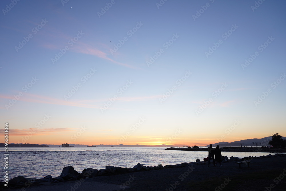 アンブルサイドビーチ　夕焼け　夕陽　眺め　風景　観光　旅行　散歩　バンクーバー　海辺