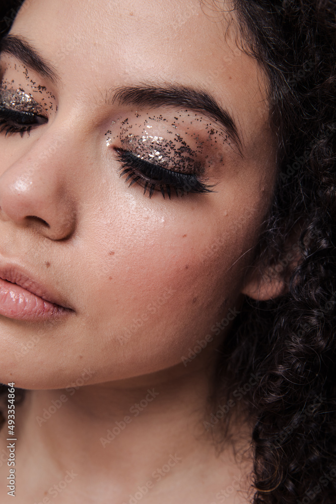 Model with curly hair and sparkly eyeshadows Model with curly hair and sparkly eyeshadows