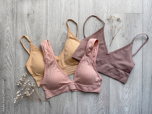Foto Three different bra tops, top view