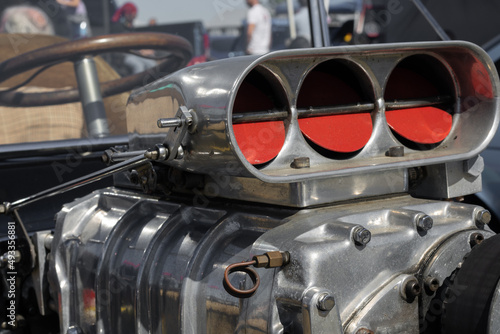Fotografie the engine head of an old rat rod classic car at a show