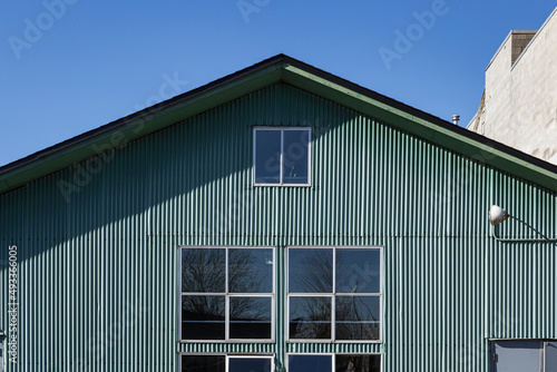 Facade of a green triangular houseware