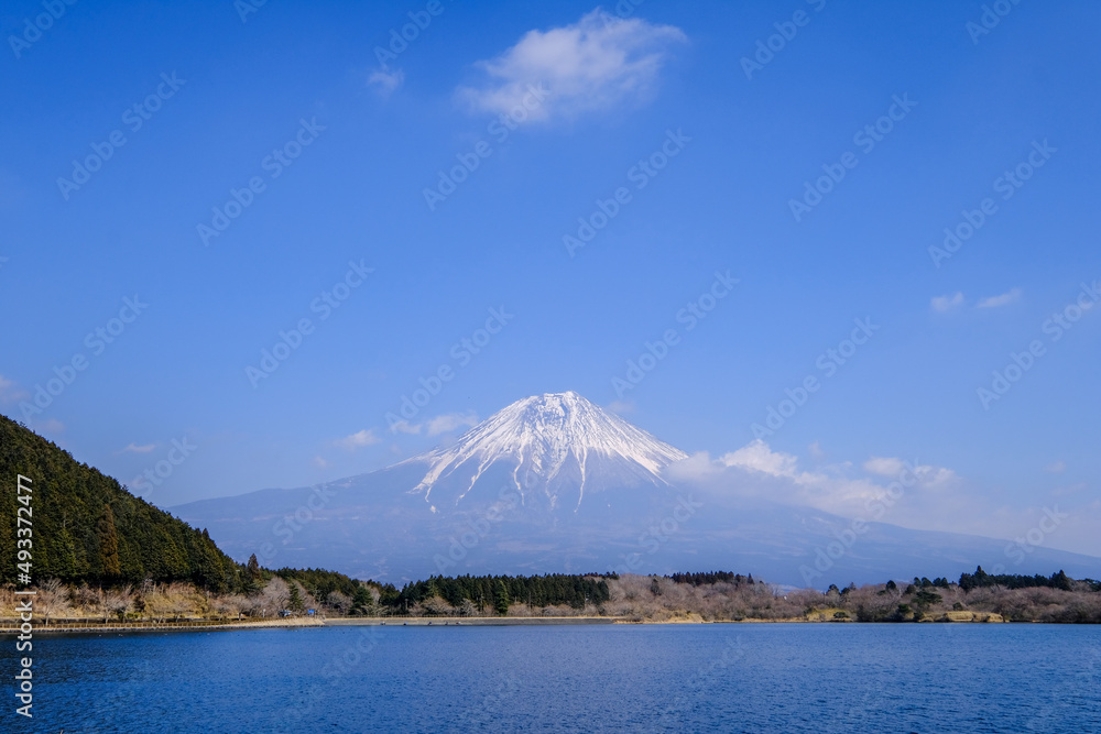 静岡県富士宮市の田貫湖と富士山 静岡県富士宮市の田貫湖と富士山