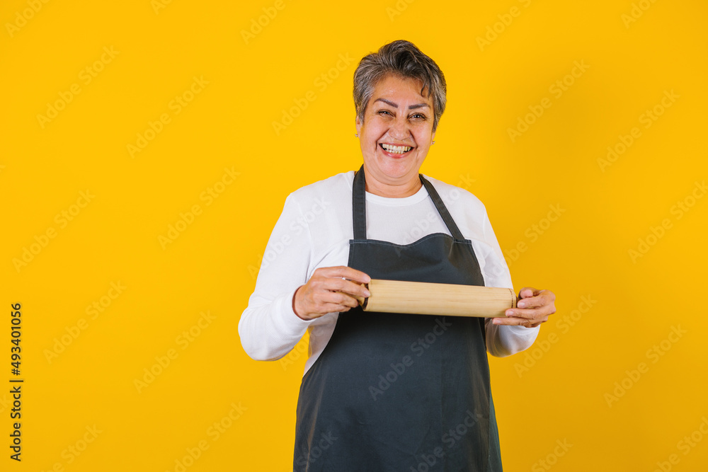 Portrait of hispanic mature senior woman baker chef middle aged cooking in Mexico Latin America
Portrait of hispanic mature senior woman baker chef middle aged cooking in Mexico Latin America