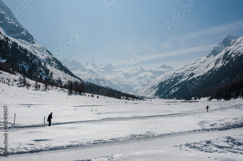 Val Roseg, Piz Roseg, Ova da Roseg, Rosegbach, Piz Sella, Piz Glüschaint, Sellagletscher, Winterwanderweg, Langlaufloipe, Berninagruppe, Oberengadin, Alpen, Winter, Wintersport, Graubünden, Schweiz  photo