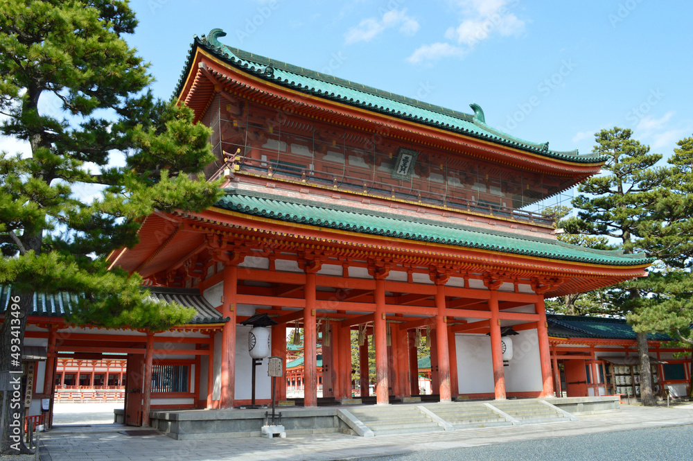 早春の京都市平安神宮の應天門02