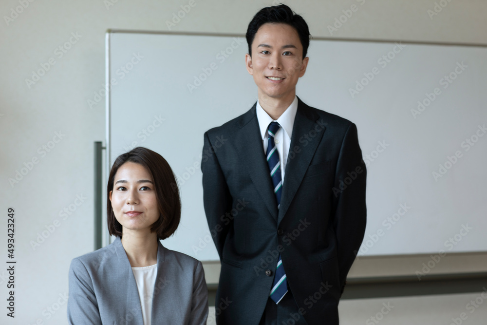 ビジネスマンとビジネスウーマン