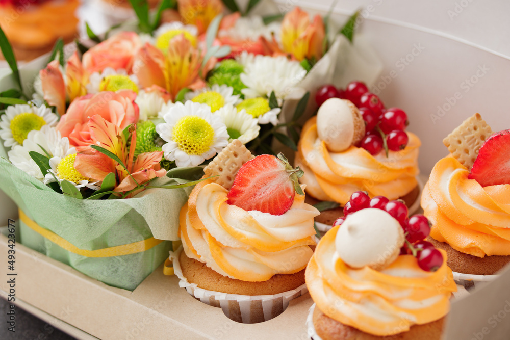 Cupcakes with cream and fresh berries Cupcakes with cream and fresh berries